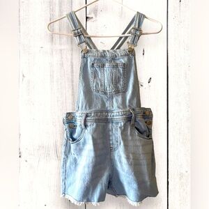 Cat and Jack girls Size L (10-12) Shorts Overalls.  Light wash Frayed Shorts